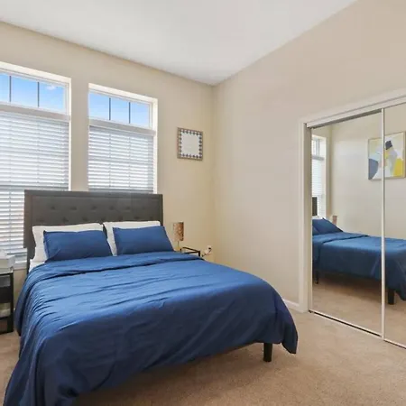 Downtown Indy Private Bedroom - Shared Indianapolis Exterior photo