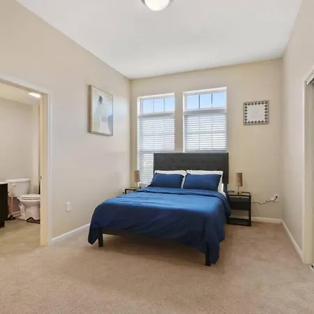 Downtown Indy Private Bedroom - Shared Indianapolis Exterior photo